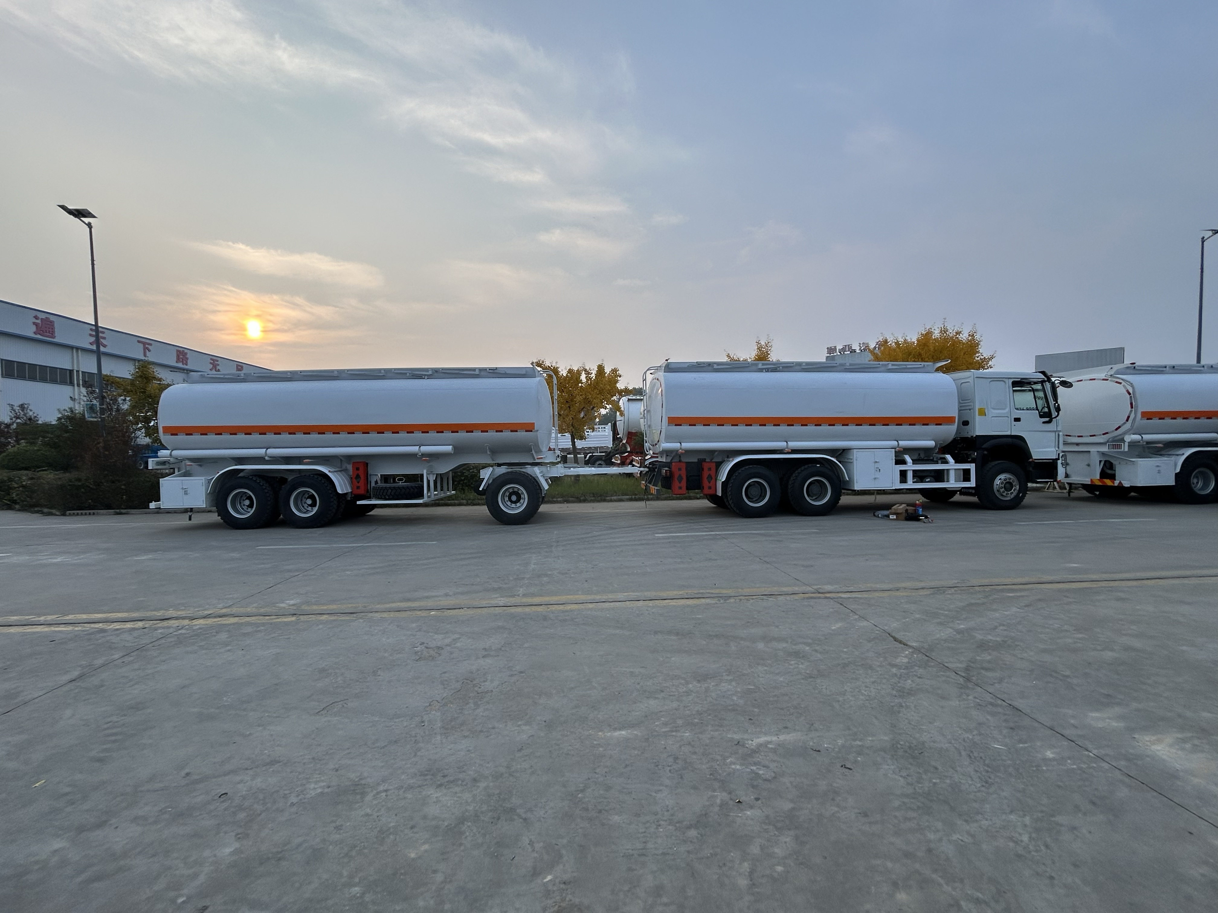 Fuel lacus Truck et plena Trailer deducto amet Aethiopi