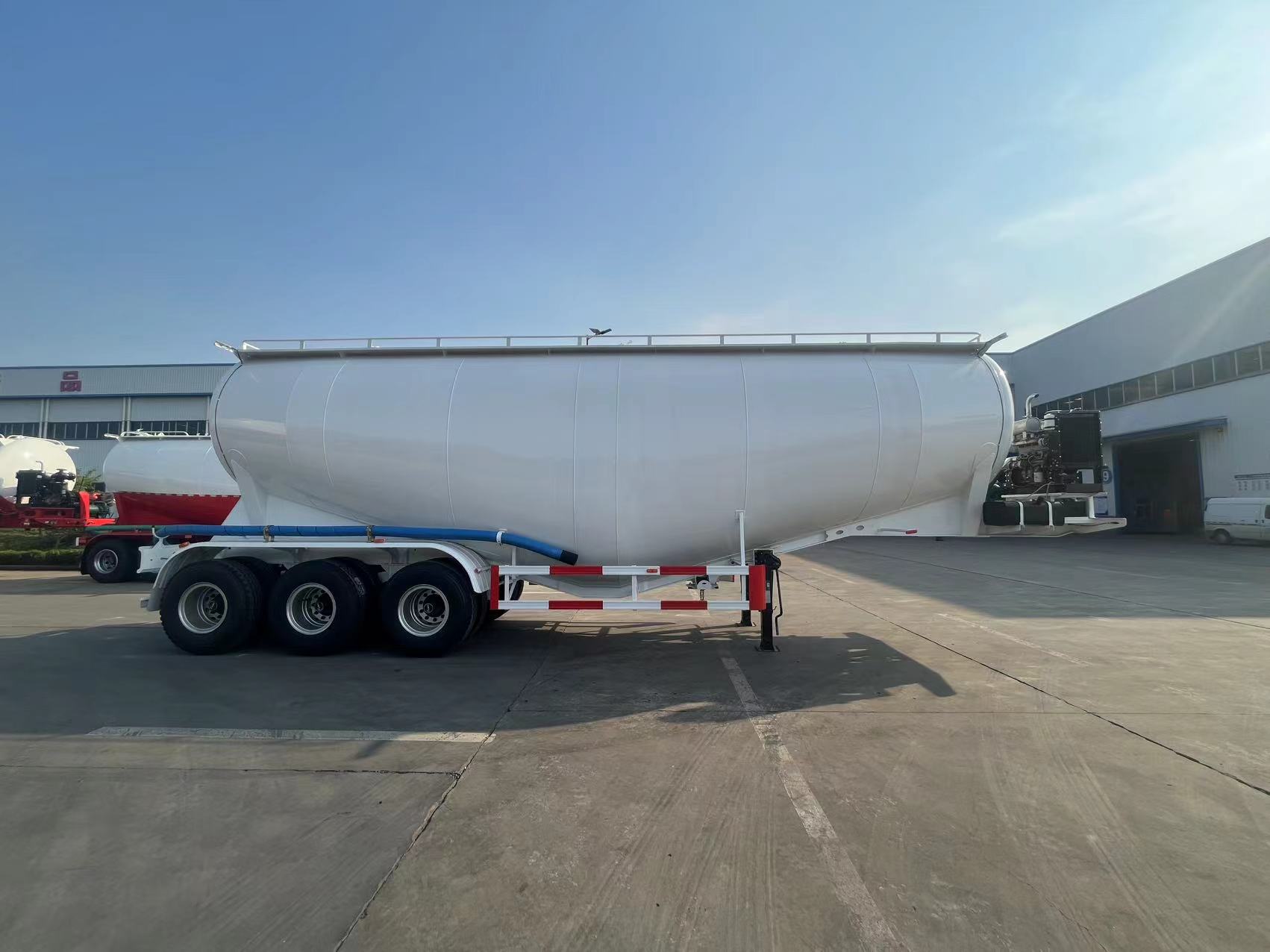 Derun tri- axis caementa cisternina semi Video mittetur Gabon