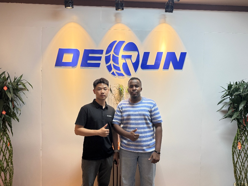 A Somalie Customer venit ad visita nostra turba