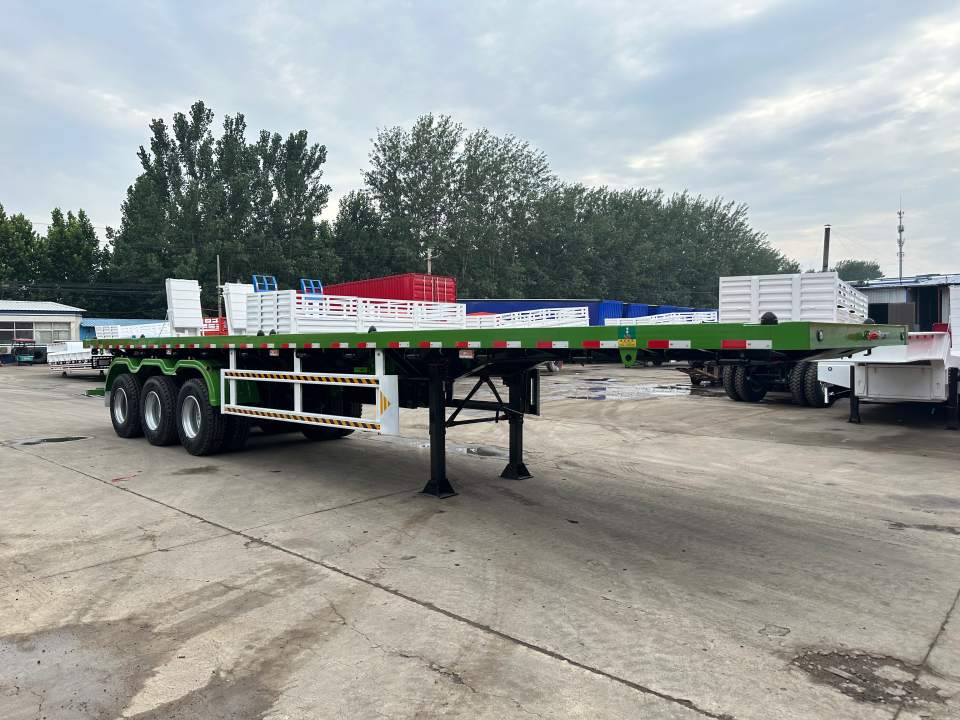 Derun vehiculum feliciter deliveretur V Flatbed semi-trailers ad Ghana, quae sunt magnificata per teloneariorum