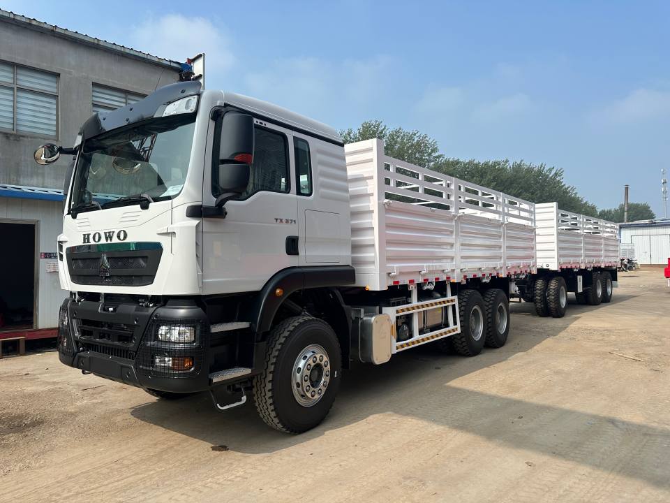 Derun vehiculum Company Delivered V Howo TX Trucks ad Uganda