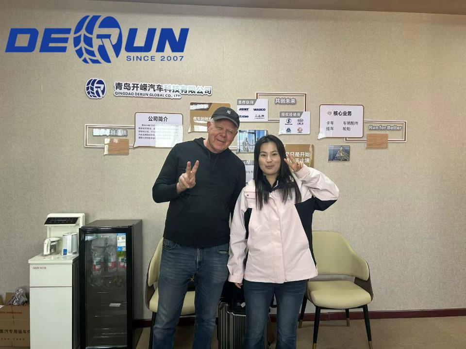American clientes visitare Shandong Derun ut emo gravibus machinam pro Vanuatu infrastructuram progressus American clientes visitare Shandong Derun ut emo gravibus machinam pro Vanuatu infrastructuram progressus