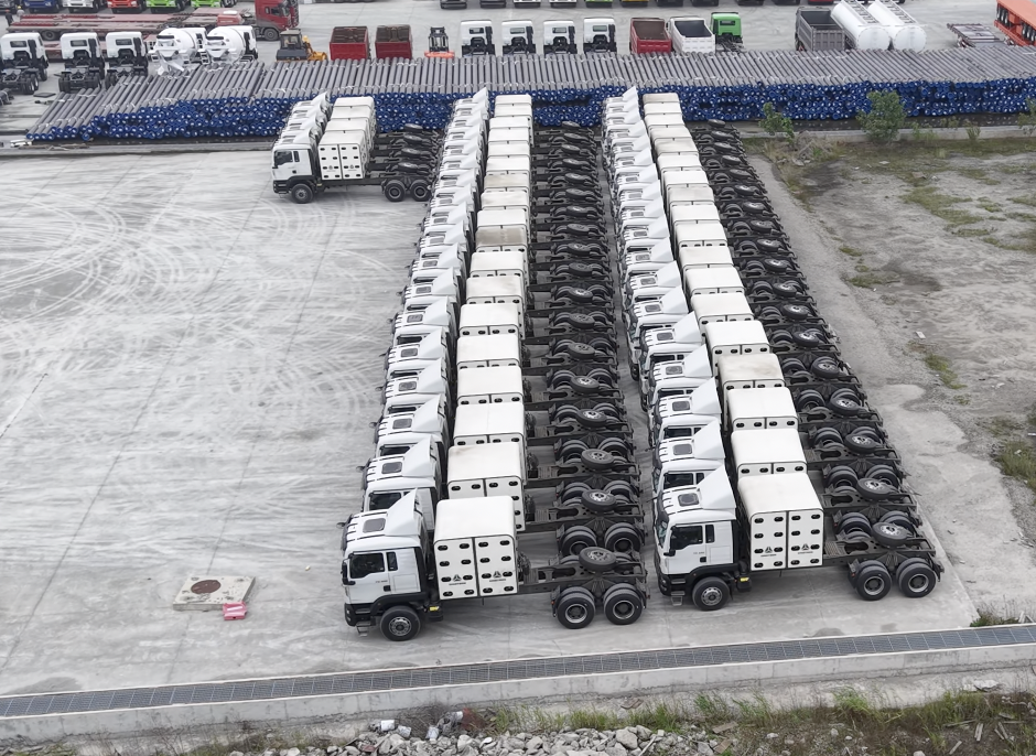Constans traditio muneris ulteriorem recognitionem acquirit! 40 Sinotruk TX 6x4 CNG tractor aliquet in Nigeriam feliciter portavit.